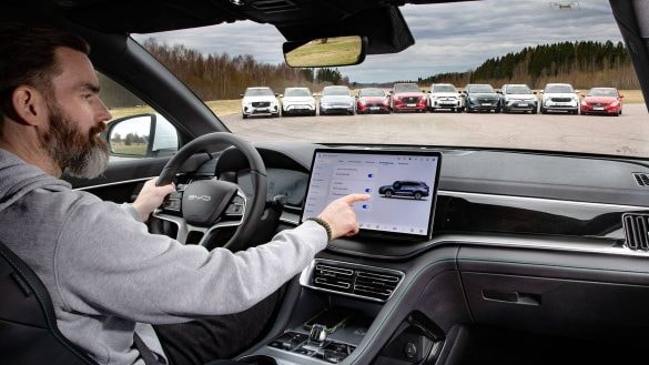 Tesla porazila Mercedes i Mazdu. Velký test infotainmentů překvapil výsledky
