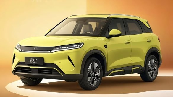 Čínský elektromobil začíná na 237 tisících Kč. Nově nabídne i dojezd 501 km