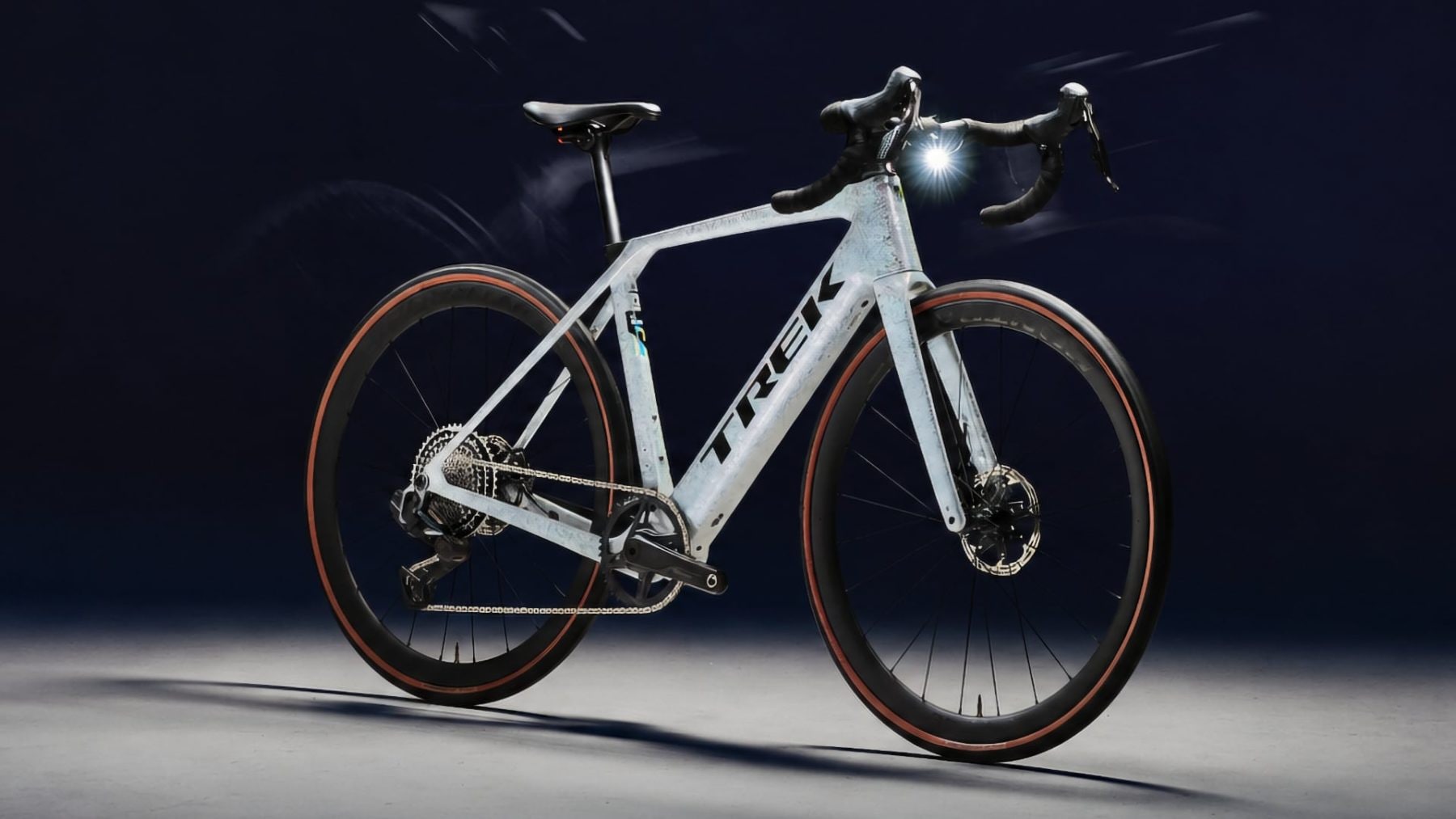 Trek Domane+ SL, zepředu | Zdroj: Trek